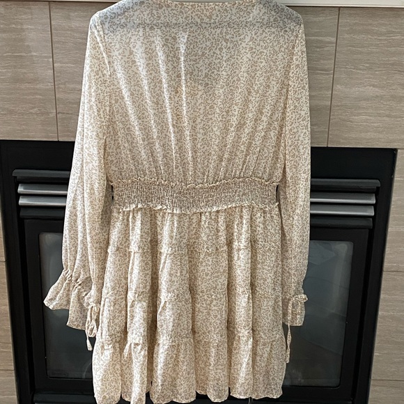Saints & Hearts NWT long sleeve ruffle dress - Picture 4 of 4